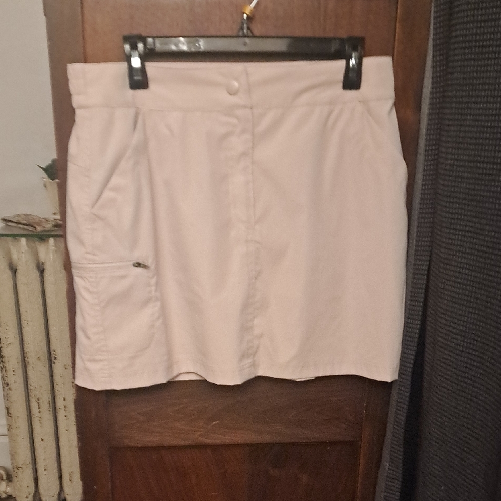 32 Cool Size Med Beige Sporty Cargo Skort W Shorts Underneath
